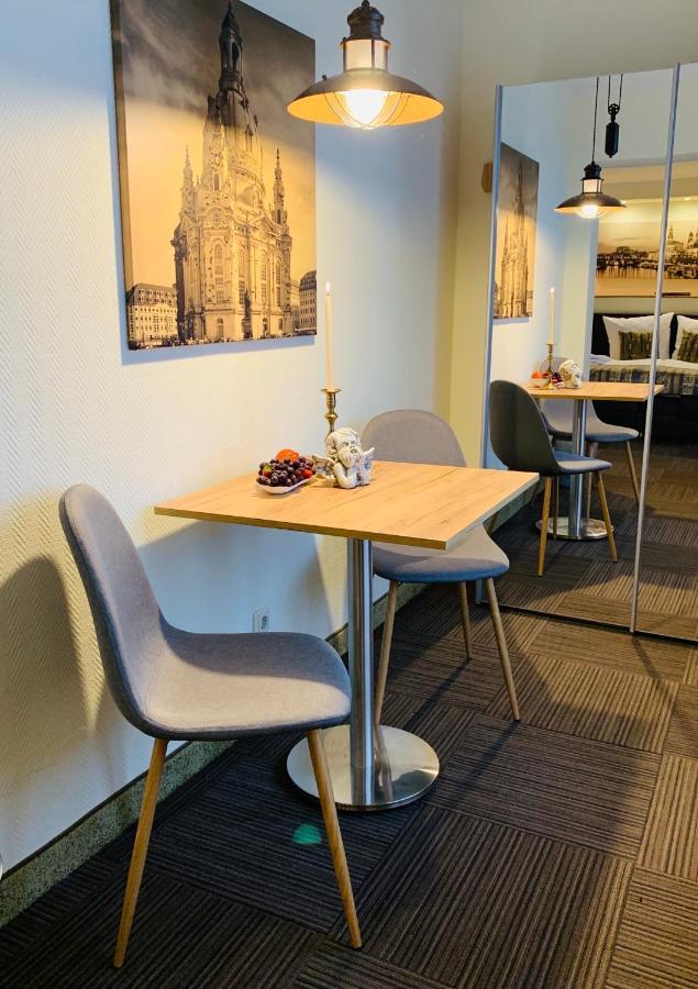 Restaurant Und Pension Zur Puppenstube Stolpen Extérieur photo